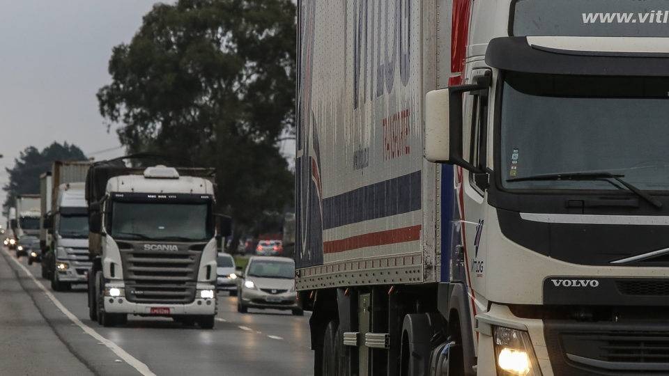 É preciso salvar empresas e empregos.